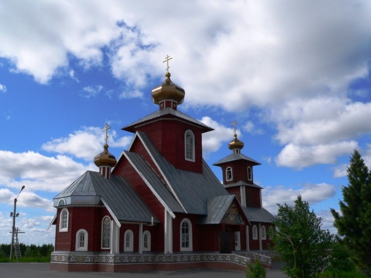Новый Уренгой. Церковь Серафима Саровского. фасады