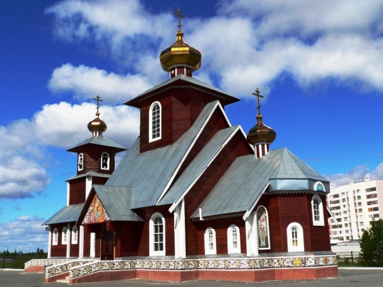 Новый Уренгой. Церковь Серафима Саровского. фасады