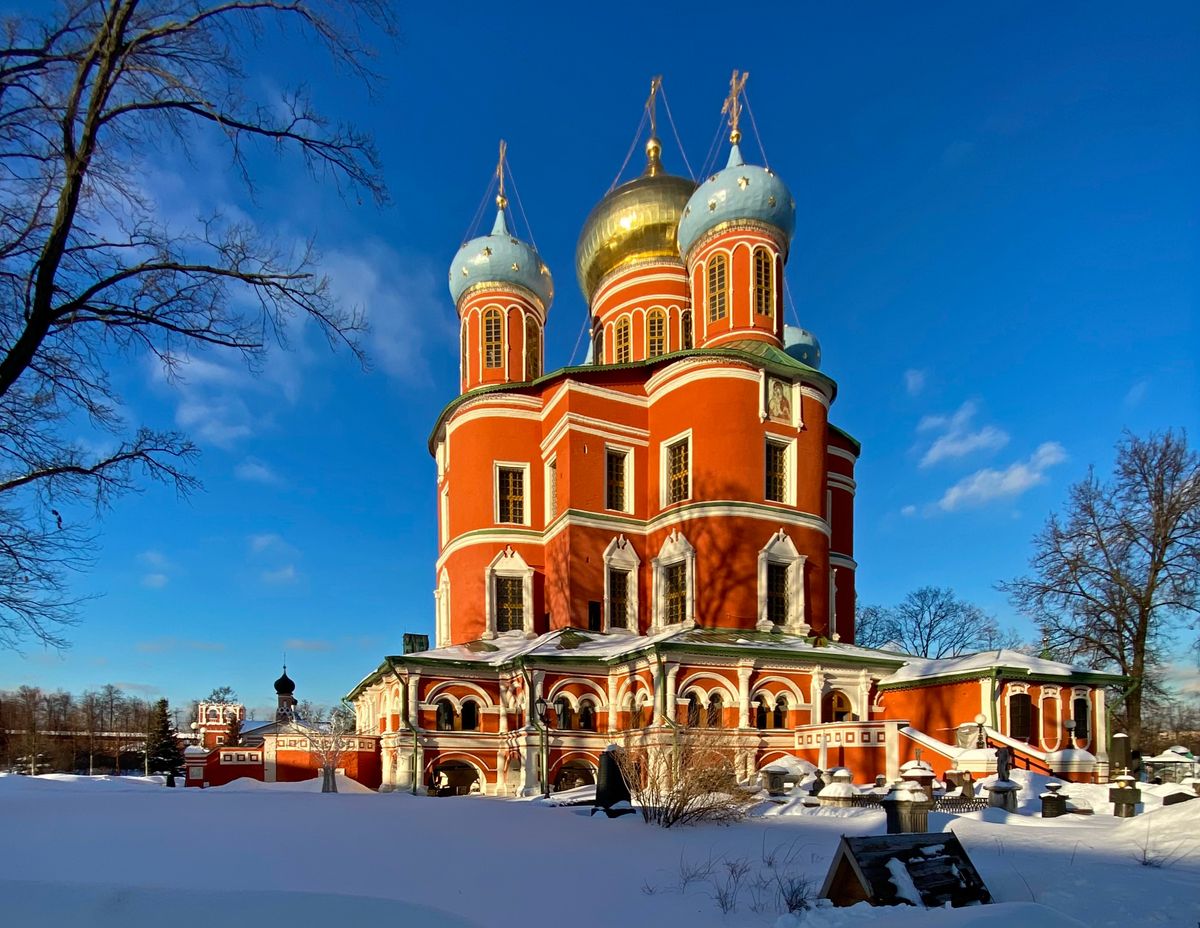 Вид с юго-запада, фасады. Донской монастырь.  Большой собор Донской иконы Божией Матери, Донской (Южный административный округ (ЮАО), г. Москва)