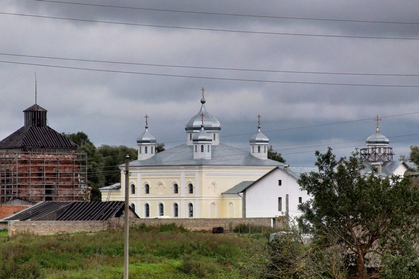 Георгиевский монастырь. Собор Петра и Павла, Искра (Мещовский район, Калужская область). общий вид в ландшафте
