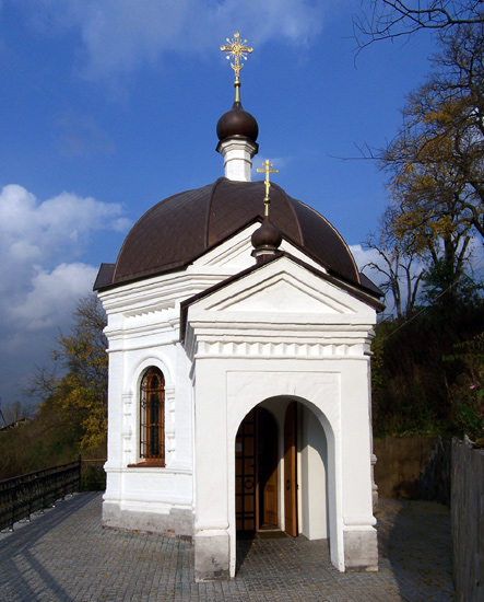 Киржач. Благовещенский женский монастырь. Надкладезная часовня Романа Киржачского. фасады, вид с запада