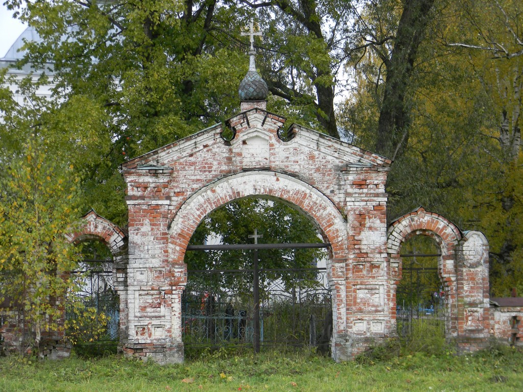 Церковь Покрова Пресвятой Богородицы, Задорожье (Юрьевецкий район, Ивановская область). дополнительная информация, Южные ворота кладбищенской ограды