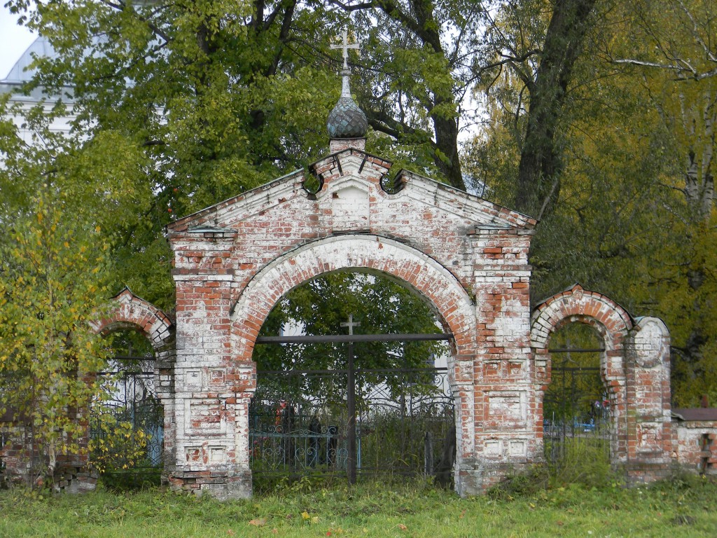 Задорожье. Церковь Покрова Пресвятой Богородицы. дополнительная информация, Южные ворота кладбищенской ограды