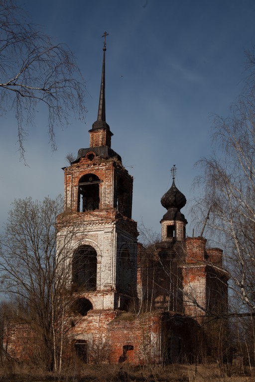 Новленское. Церковь Казанской иконы Божией Матери. фасады, общий вид с дороги