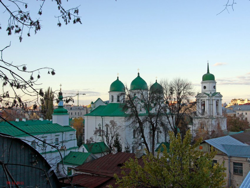 Киев. Вознесенский Флоровский женский монастырь. общий вид в ландшафте