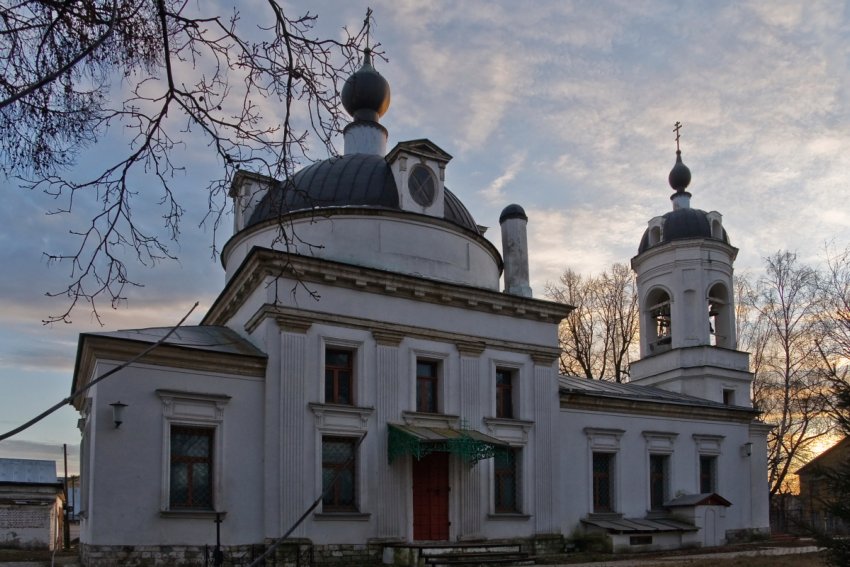 Церковь Троицы Живоначальной, Остафьево (Новомосковский административный округ (НАО), г. Москва). общий вид в ландшафте