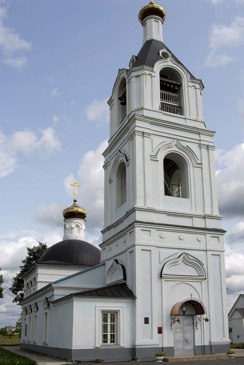 Костино. Церковь Тихвинской иконы Божией Матери. фасады, К счастью в советское время церковь относительно хорошо сохранилась
