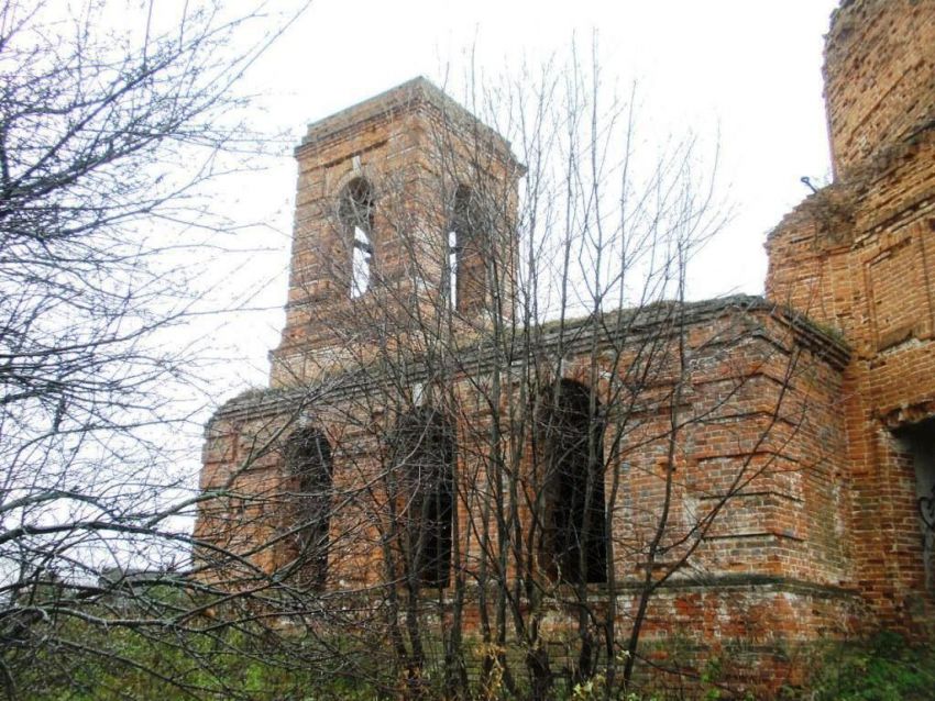 Церковь Троицы Живоначальной, Георгиевское (Калуга, город, Калужская область). фасады, Колокольня и средняя часть храма, вид с юга