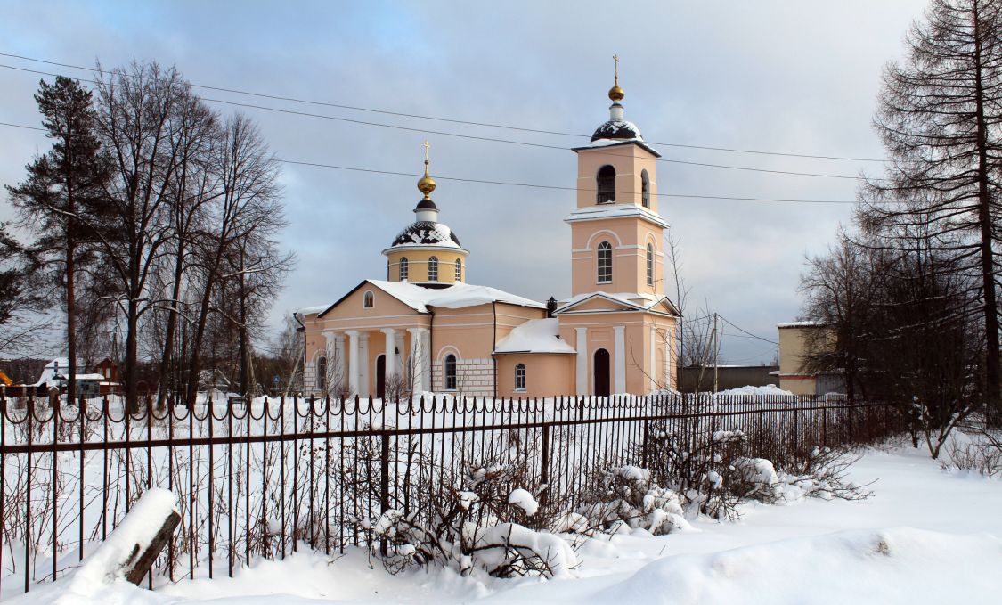 Церковь Вознесения Господня (Николая Чудотворца), Новоникольское (Талдомский городской округ и г. Дубна, Московская область). общий вид в ландшафте
