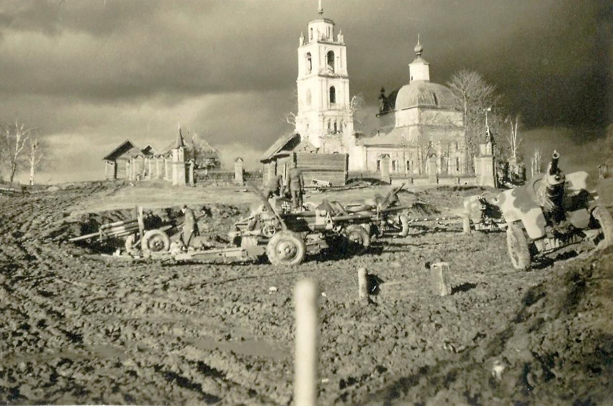 Фото 1941 г. с аукциона e-bay.de, архивная фотография. Церковь Преображения Господня, Спасс (Волоколамский городской округ, Московская область)
