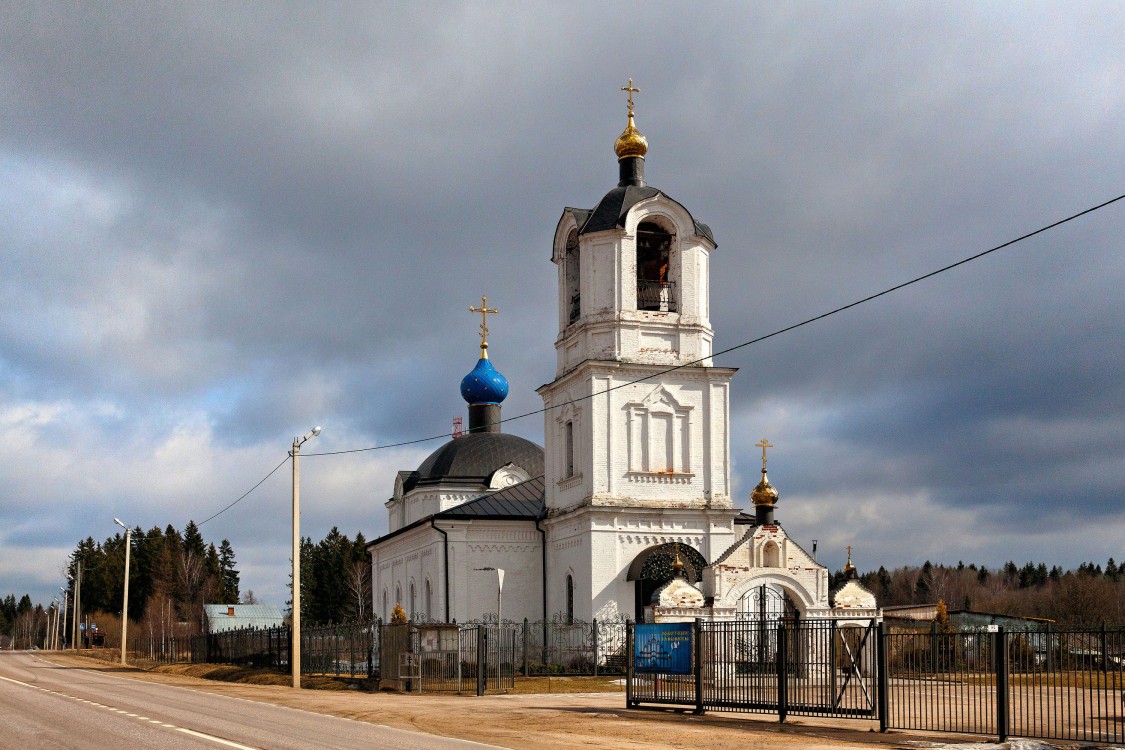 Церковь Покрова Пресвятой Богородицы, Локотня (Одинцовский городской округ и ЗАТО Власиха, Краснознаменск, Московская область). фасады