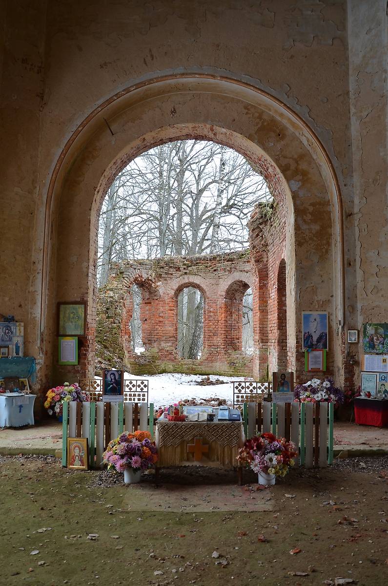 Вид на главный алтарь, интерьер и убранство. Церковь Вознесения Господня, Большая Каменка (Калуга, город, Калужская область)