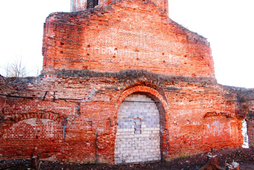 Церковь Георгия Победоносца на Поляне, Галкино (Калуга, город, Калужская область). архитектурные детали, Восточный фасад трапезной в интерьере, отчетливо виден след отсутствующего свода