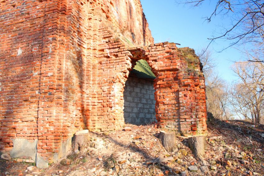 Церковь Георгия Победоносца на Поляне, Галкино (Калуга, город, Калужская область). архитектурные детали, Руины старой апсиды