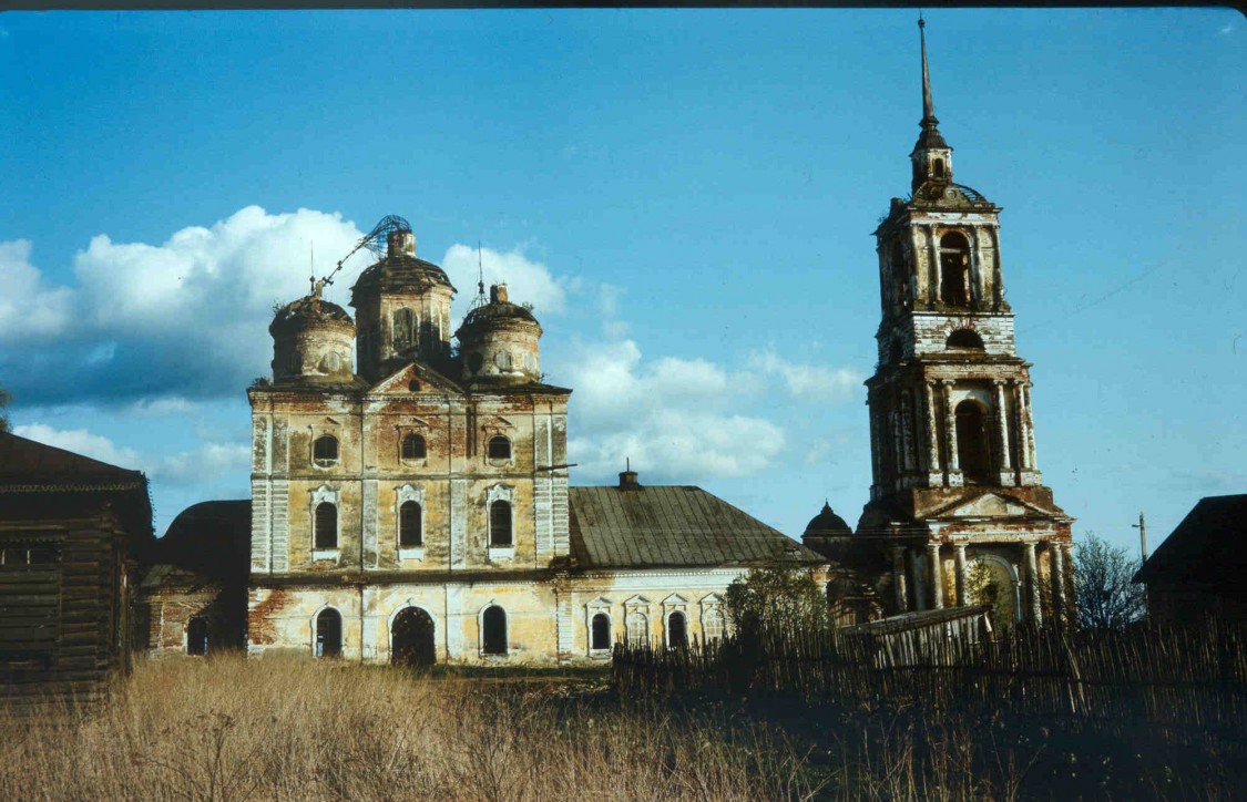 Еськи. Церковь Богоявления Господня. фасады, фото 1994