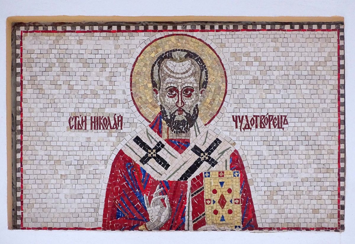 Церковь Николая Чудотворца, Грабцево (Ферзиковский район, Калужская область). архитектурные детали, Мозаика: свт. Николай Чудотворец