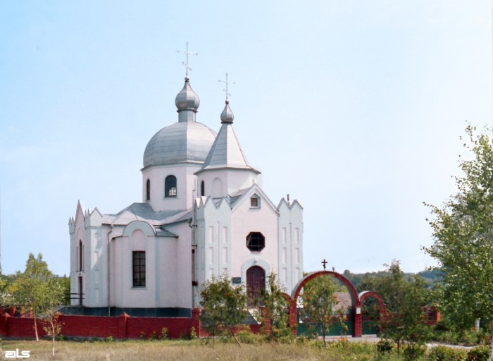 Церковь Покрова Пресвятой Богородицы, Дублянка (Богодуховский район, Украина, Харьковская область). общий вид в ландшафте