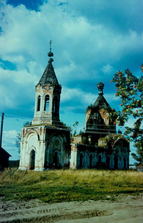 Церковь Троицы Живоначальной, Заборовье (Калининский район, Тверская область). фасады, 1994