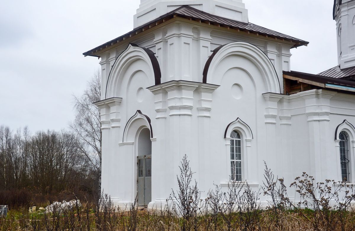 Церковь Троицы Живоначальной, Заборовье (Калининский район, Тверская область). архитектурные детали, Нижняя часть колокольни.