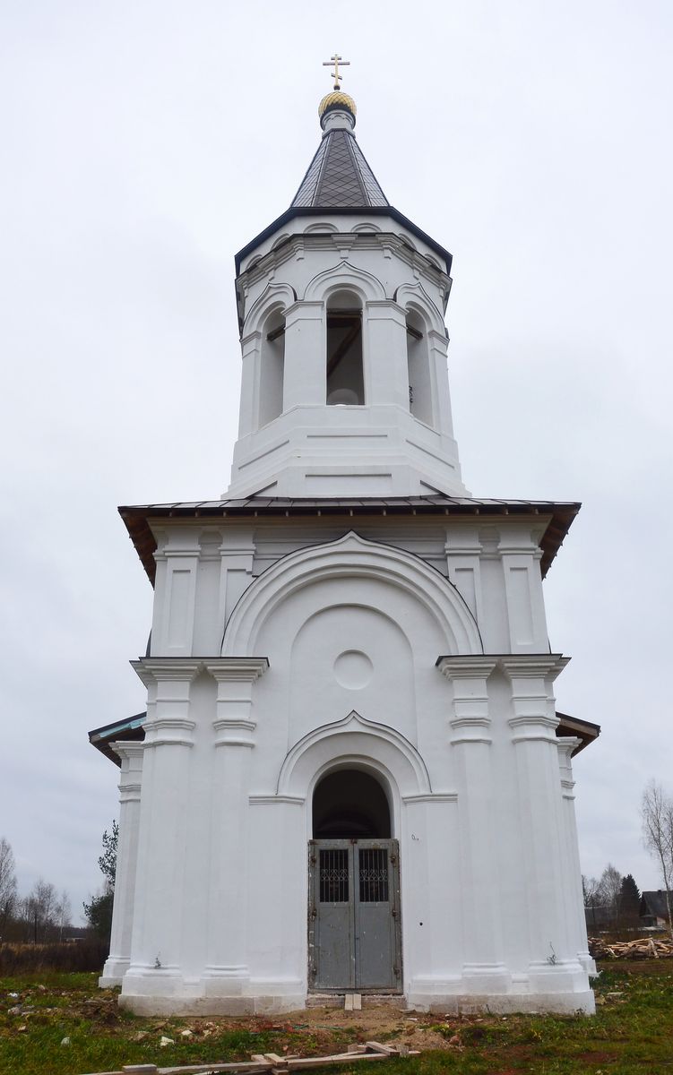 Церковь Троицы Живоначальной, Заборовье (Калининский район, Тверская область). фасады, Вид на колокольню с западной стороны.