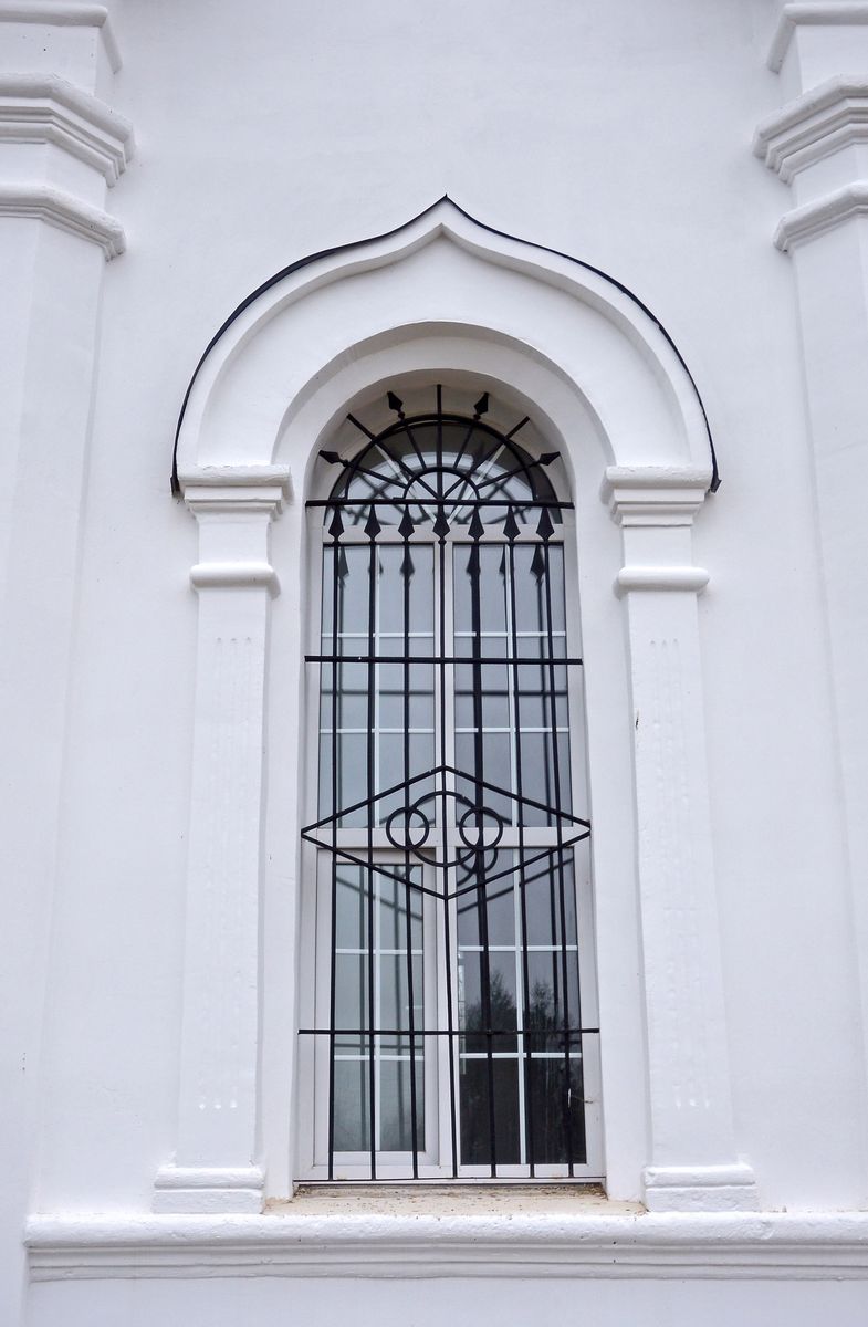 Церковь Троицы Живоначальной, Заборовье (Калининский район, Тверская область). архитектурные детали, Наличник оконного проёма.