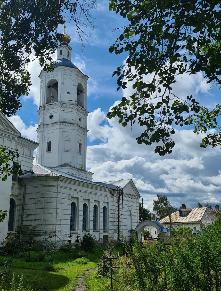 Церковь Воздвижения Креста Господня, Костерёво (Петушинский район, Владимирская область). архитектурные детали, Колокольня и трапезная, вид с северо-востока