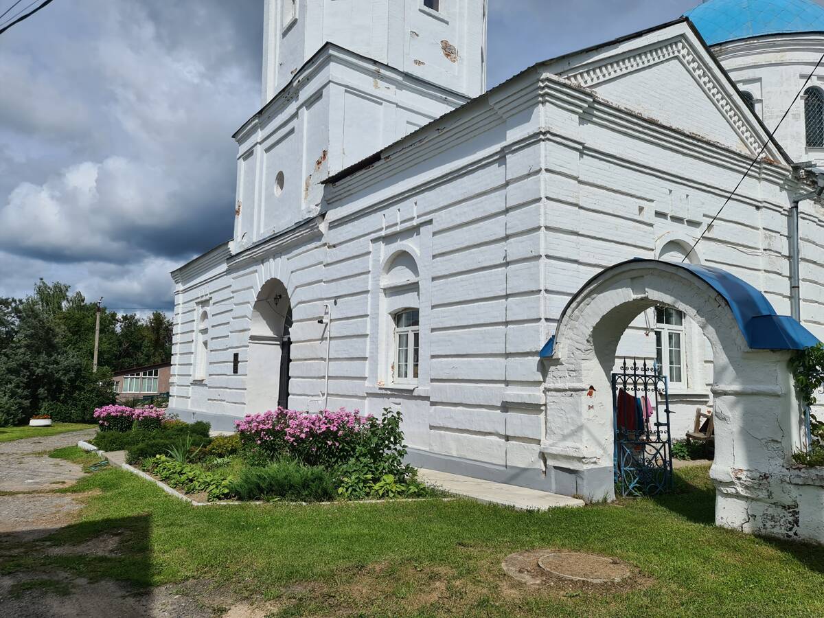 Церковь Воздвижения Креста Господня, Костерёво (Петушинский район, Владимирская область). фасады, Западный фасад основания колокольни