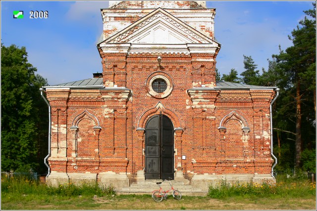 Церковь Казанской иконы Божией Матери, Марково, село (Петушинский район, Владимирская область). дополнительная информация, Нижняя часть западного фасада колокольни