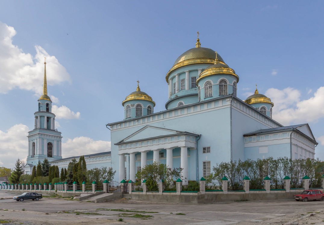 Лебедянь. Кафедральный собор Казанской иконы Божией Матери. фасады, Общий вид с юго-востока