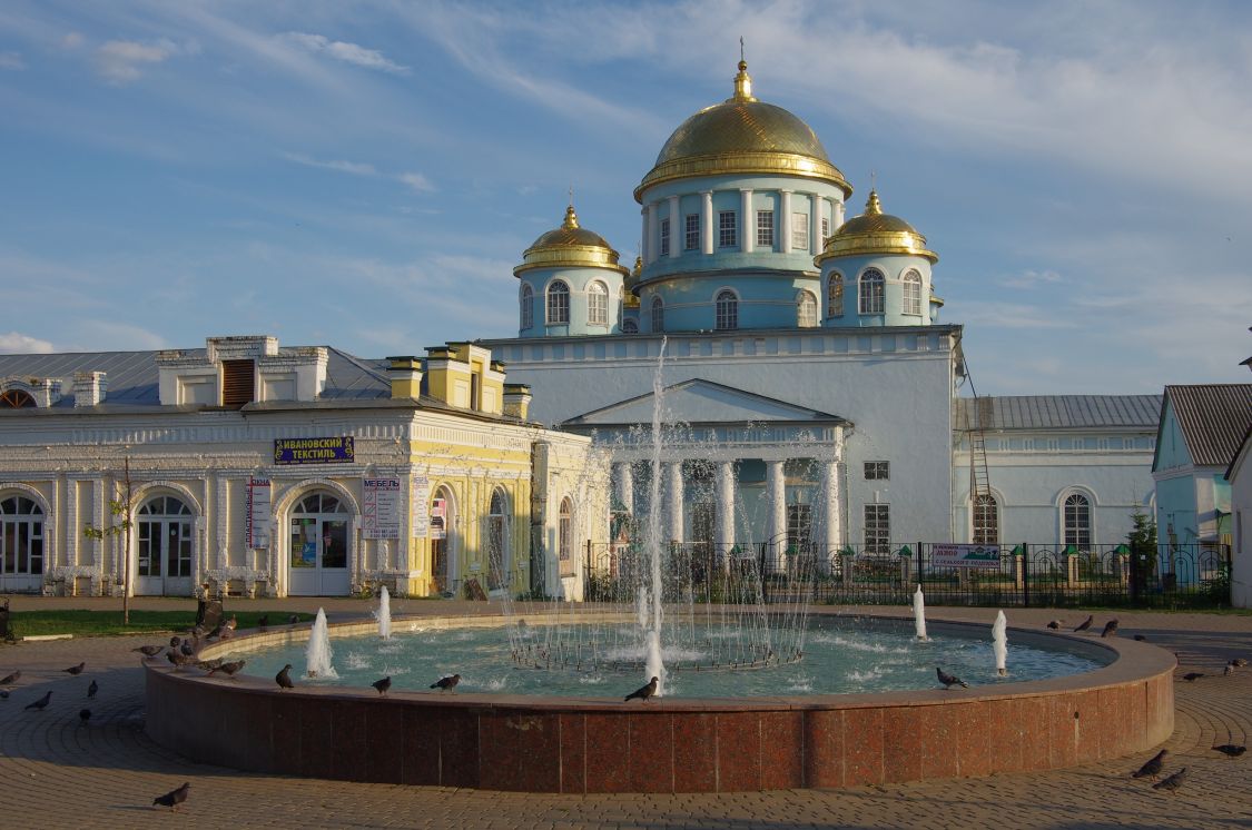 Лебедянь. Кафедральный собор Казанской иконы Божией Матери. общий вид в ландшафте