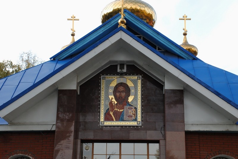 Церковь Успения Пресвятой Богородицы, Новосибирск (Новосибирск, город, Новосибирская область). архитектурные детали, Мозаичная икона над входом.
