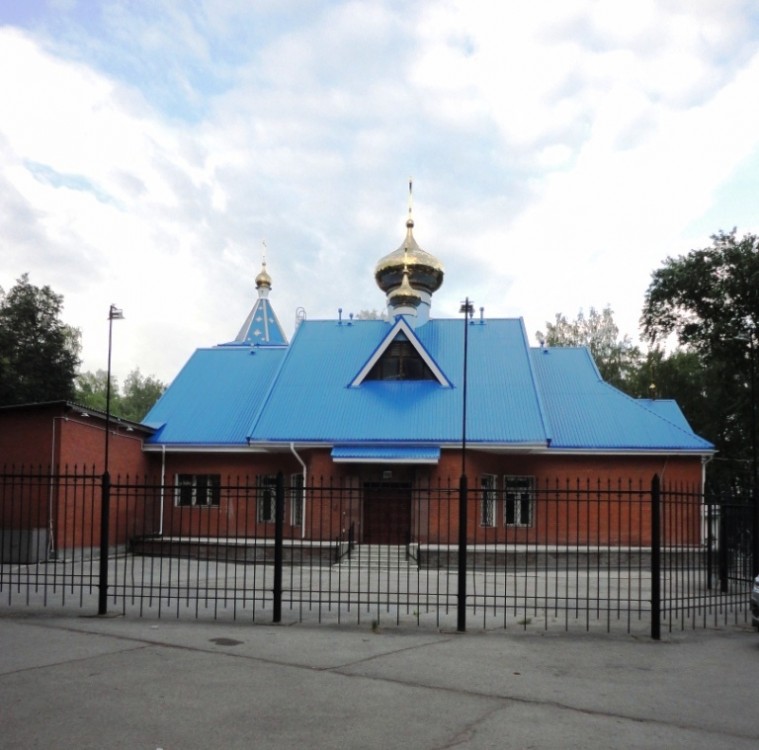 Новосибирск. Церковь Успения Пресвятой Богородицы. фасады, Вид со стороны парка 