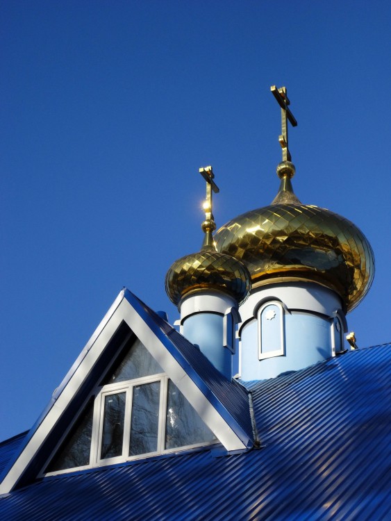 Церковь Успения Пресвятой Богородицы, Новосибирск (Новосибирск, город, Новосибирская область). архитектурные детали, Основной купол и главка над юго-восточным входом