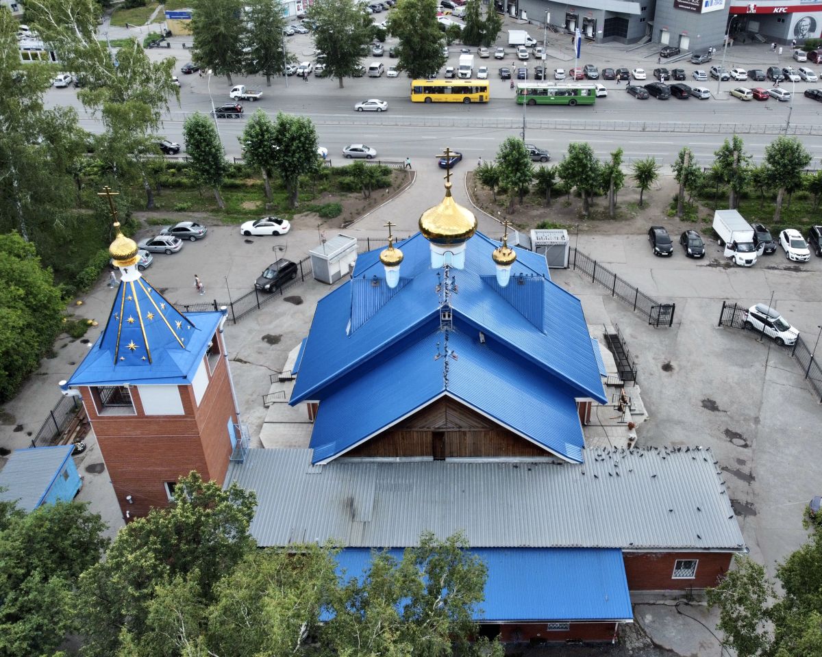 Церковь Успения Пресвятой Богородицы, Новосибирск (Новосибирск, город, Новосибирская область). фасады, Вид со стороны парка