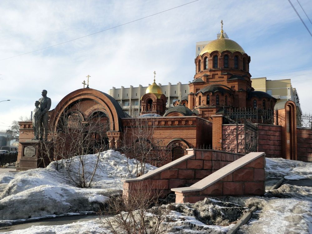 Собор Александра Невского, Новосибирск (Новосибирск, город, Новосибирская область). дополнительная информация, Юго-восточная панорама собора, вид с Красного проспекта, со стороны р. Обь