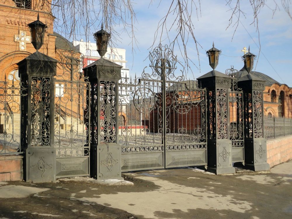 Собор Александра Невского, Новосибирск (Новосибирск, город, Новосибирская область). дополнительная информация, Западные ворота собора