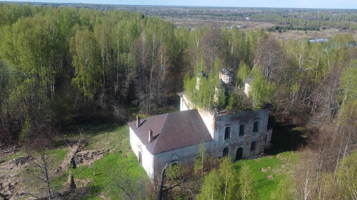 общий вид в ландшафте. Церковь Воскресения Христова, Усть-Нея (Макарьевский район, Костромская область)