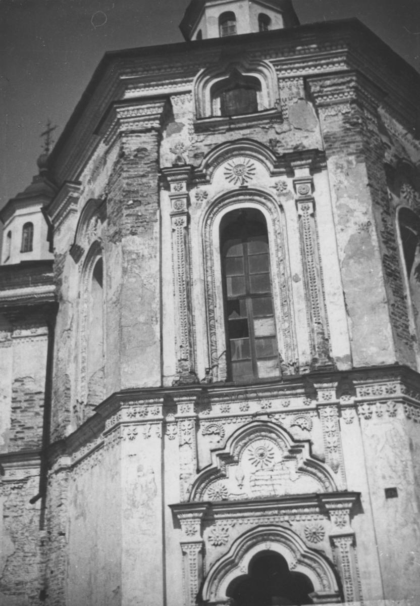 Церковь Преображения Господня, Великие Сорочинцы (Миргородский район, Украина, Полтавская область). архивная фотография, Фрагмент фасада. Фото С.А. Таранушенко