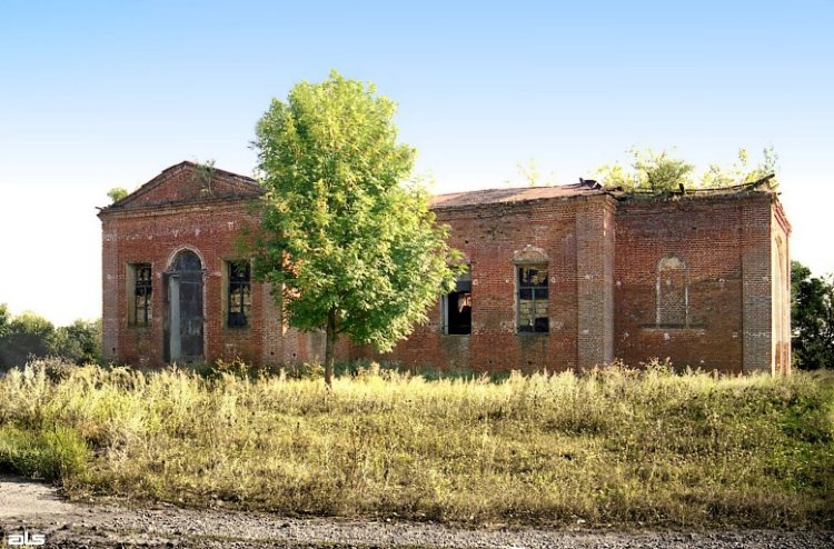 Петропавловка. Церковь Петра и Павла. общий вид в ландшафте