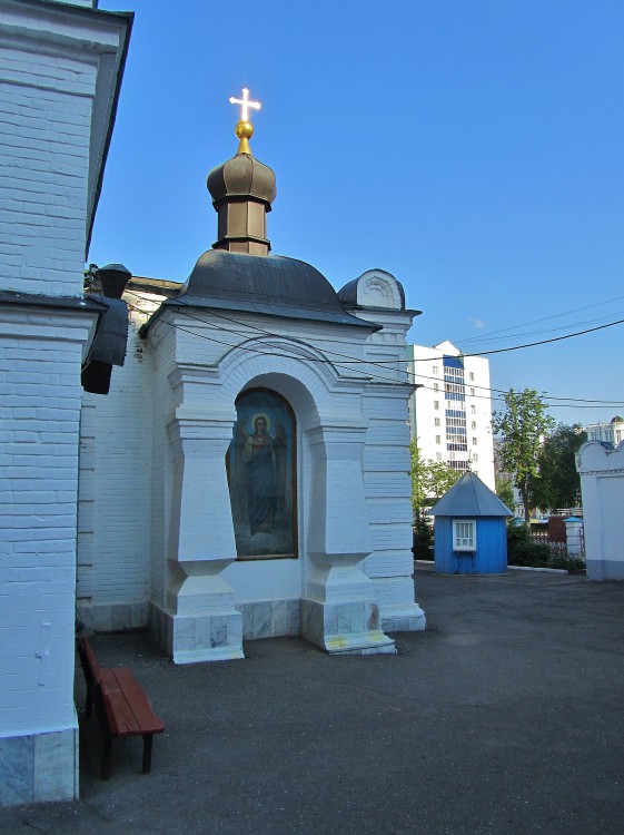Собор Иоанна Богослова, Саранск (Саранск, город, Республика Мордовия). архитектурные детали, киот на западном фасаде южного придела