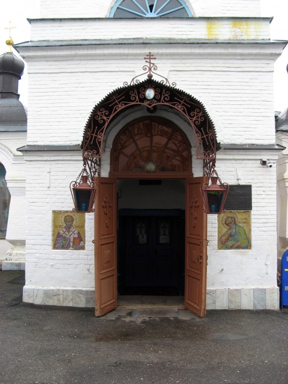 Собор Иоанна Богослова, Саранск (Саранск, город, Республика Мордовия). архитектурные детали, Главные врата собора