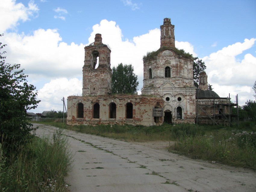 Романово. Церковь Троицы Живоначальной. фасады