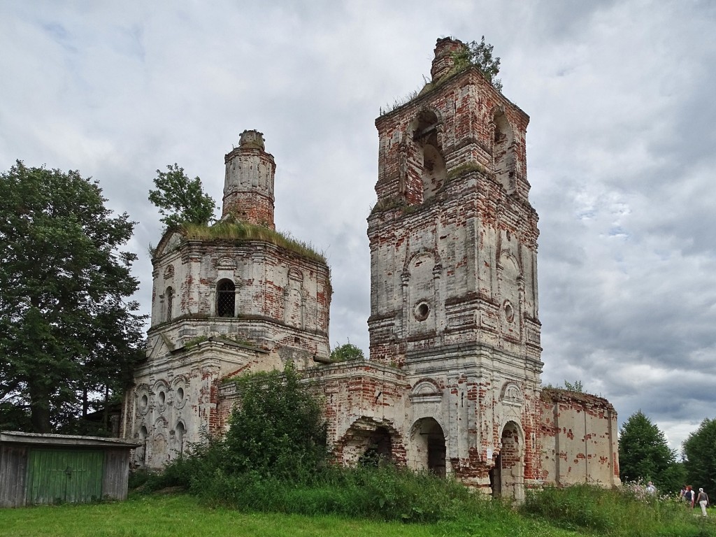 Романово. Церковь Троицы Живоначальной. фасады