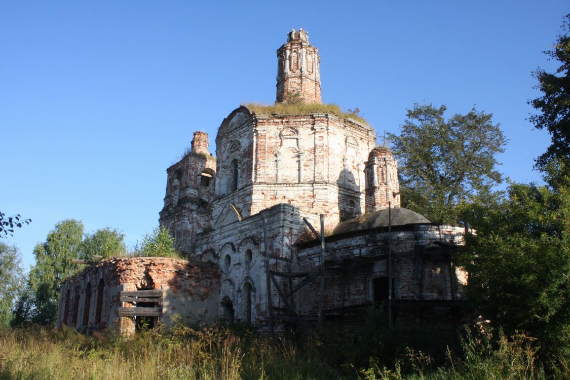 Романово. Церковь Троицы Живоначальной. фасады