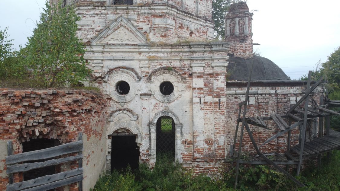 Церковь Троицы Живоначальной, Романово (Калининский район, Тверская область). архитектурные детали