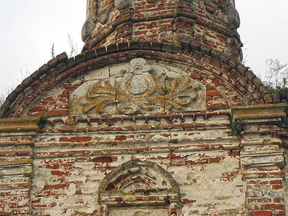 Церковь Троицы Живоначальной, Романово (Калининский район, Тверская область). архитектурные детали