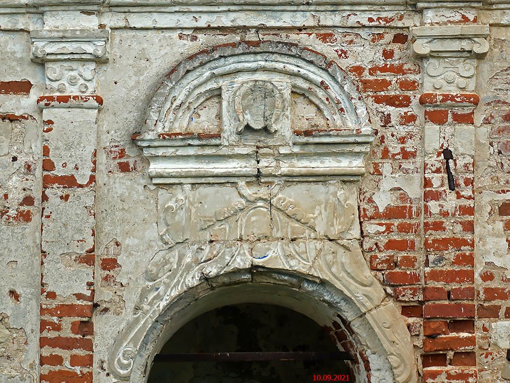 Церковь Троицы Живоначальной, Романово (Калининский район, Тверская область). архитектурные детали