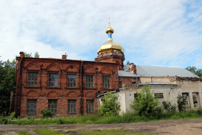 Тверь. Церковь Владимирской иконы Божией Матери при бывшем 1-м лейб-драгунском Московском полку. фасады