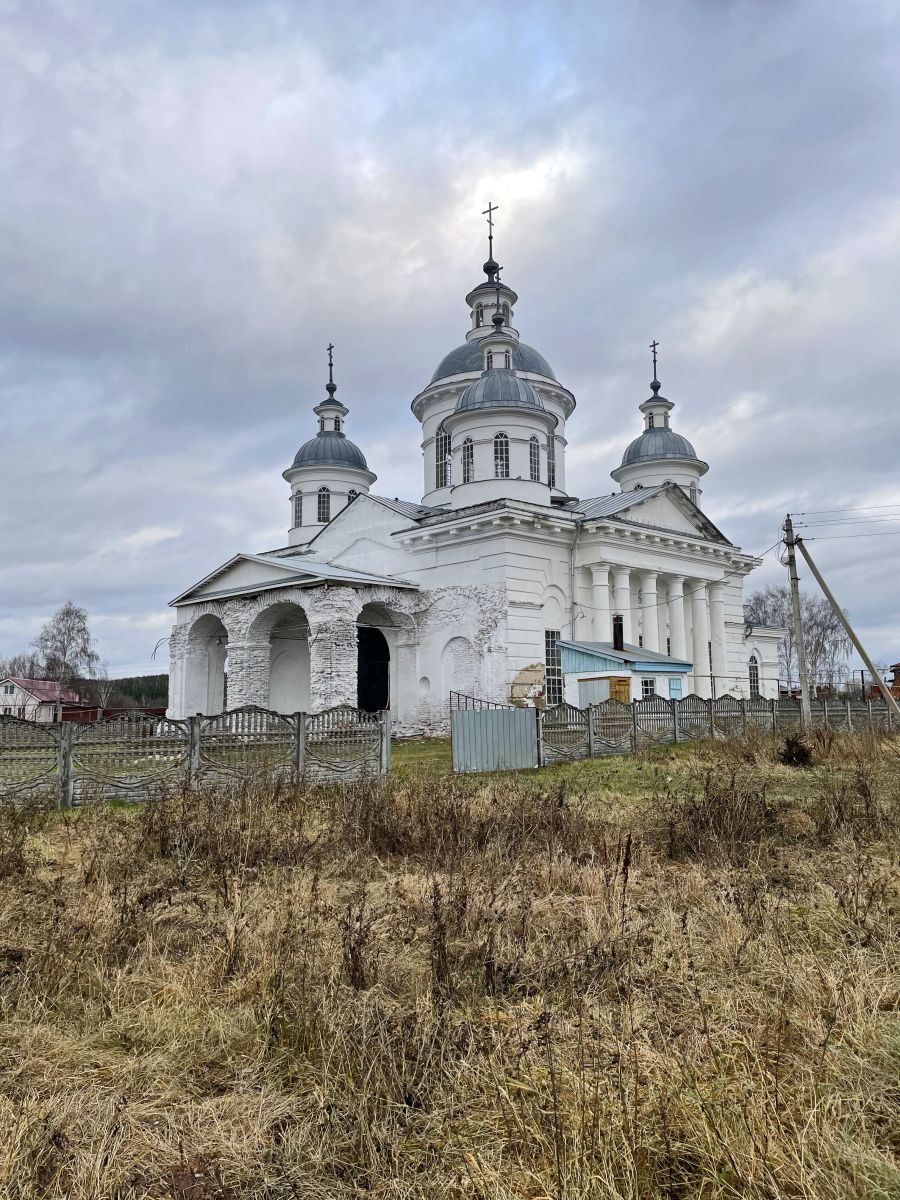 Новый Усад. Церковь Троицы Живоначальной. фасады