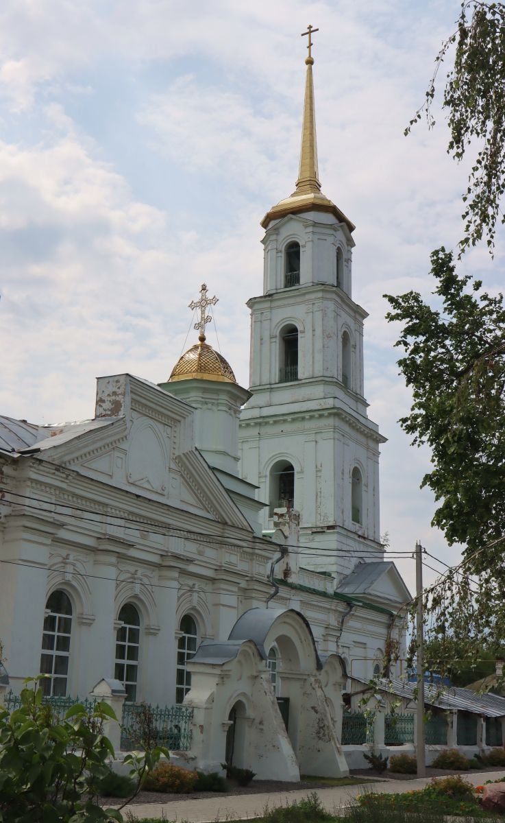 Церковь Троицы Живоначальной, Тума (Клепиковский район, Рязанская область). архитектурные детали, Колокольня и трапезная, вид с северо-востока